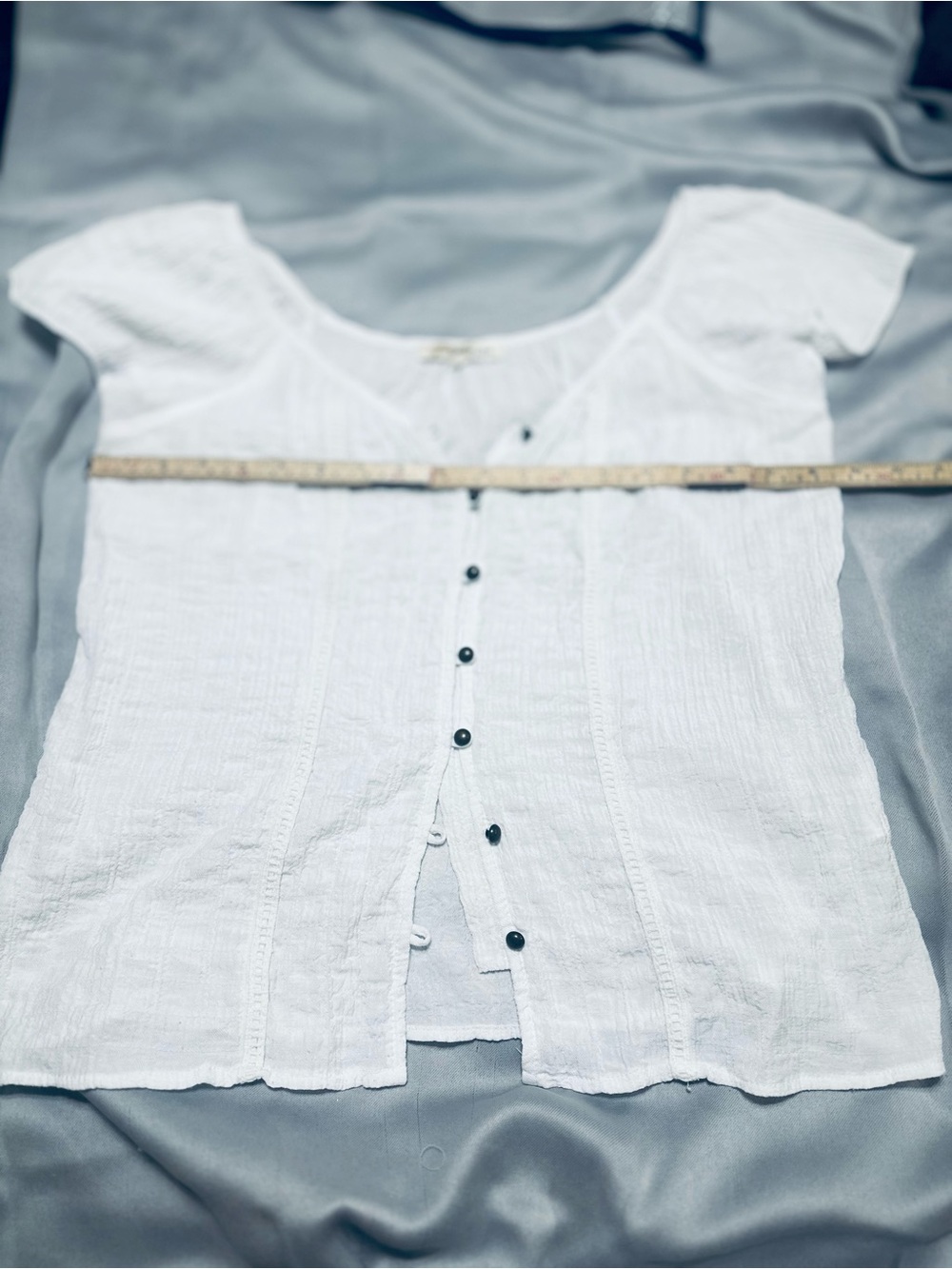 Lightweight White Button-Front Top by Rewind. Wear on or off the shoulders - Picture 6 of 7